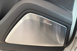 Harmaa Porsche Cayenne 2024 kuva 26.