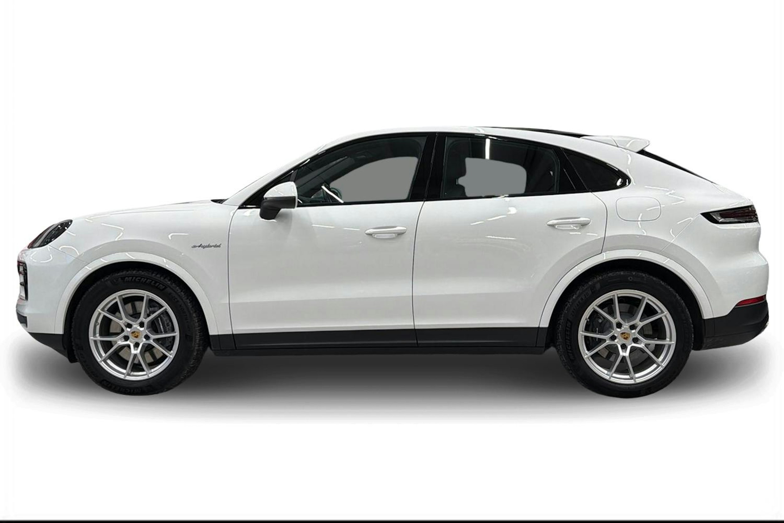 Valkoinen Porsche Cayenne 2024 kuva 5.