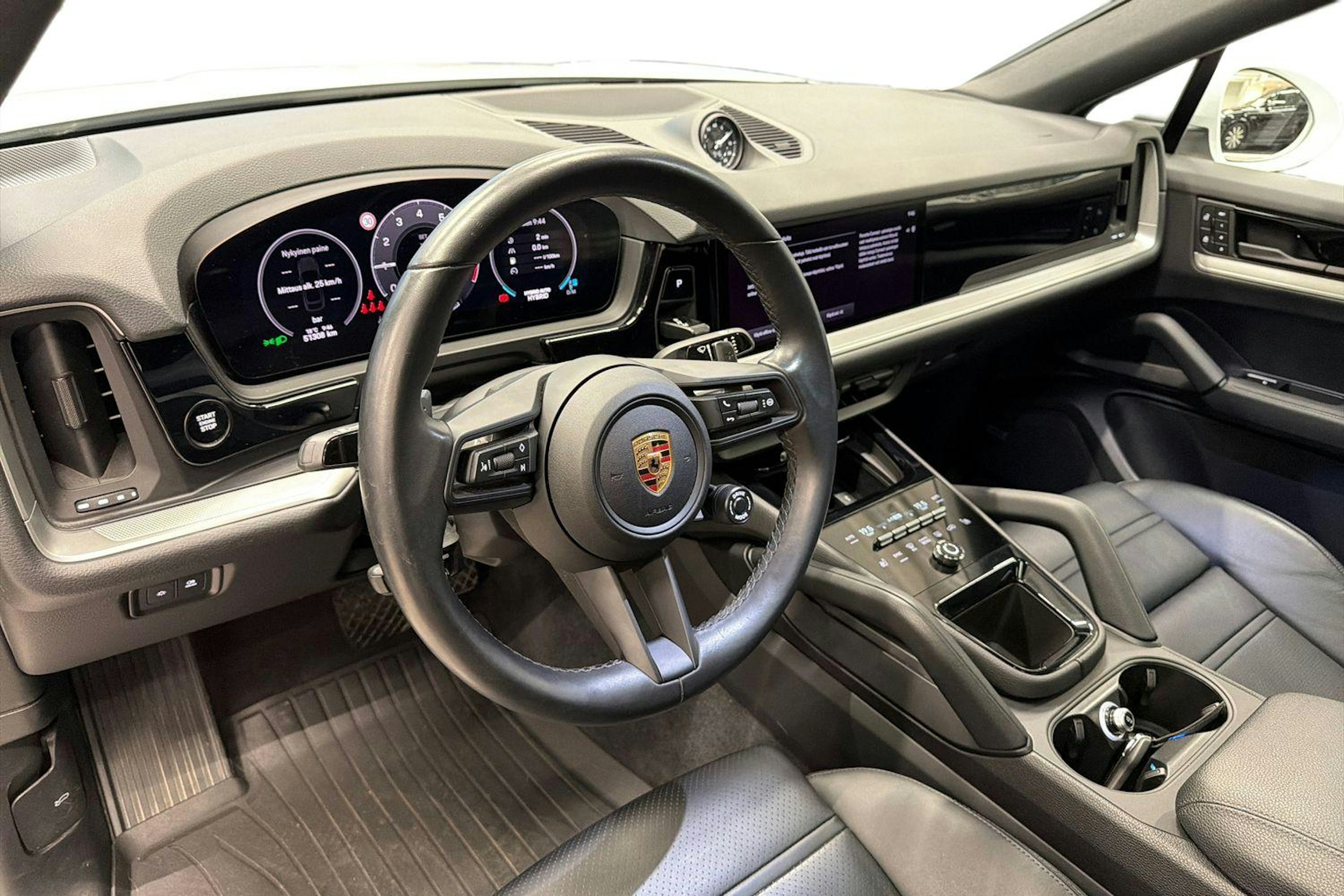 Valkoinen Porsche Cayenne 2024 kuva 7.