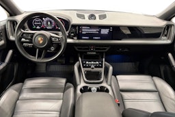 Valkoinen Porsche Cayenne 2024 kuva 8.