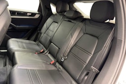 Valkoinen Porsche Cayenne 2024 kuva 9.