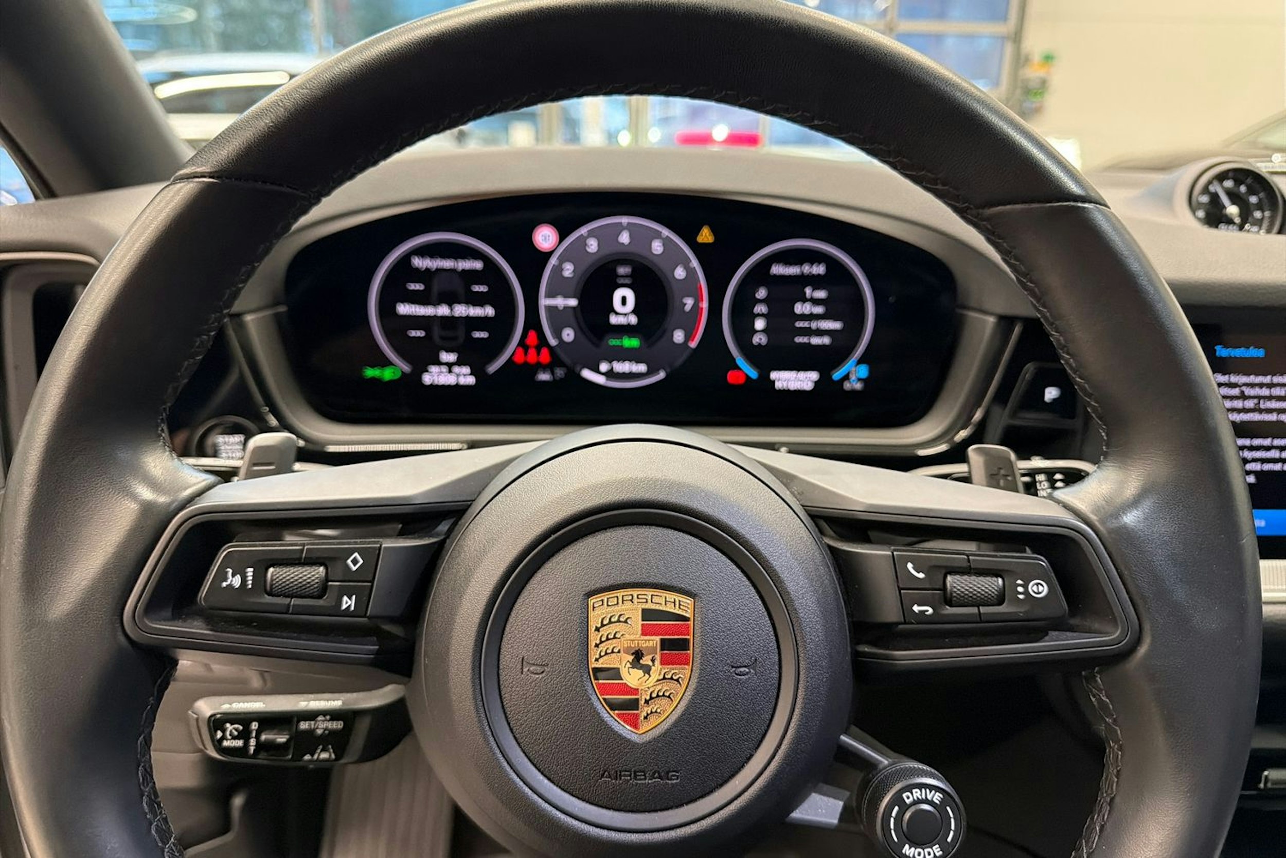 Valkoinen Porsche Cayenne 2024 kuva 11.