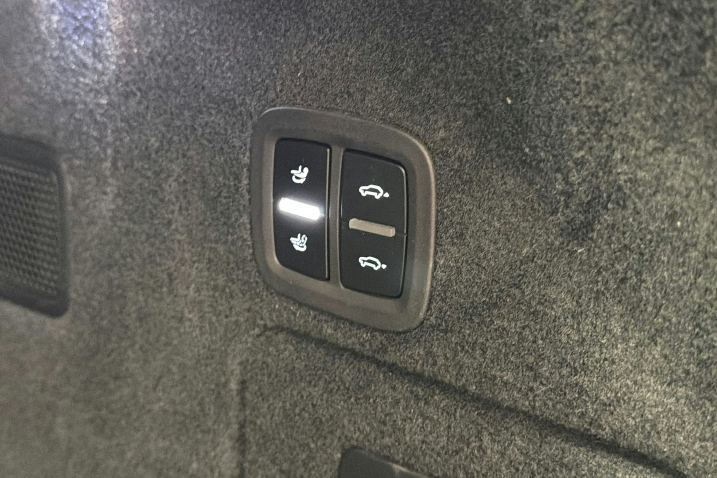 Valkoinen Porsche Cayenne 2024 kuva 19.