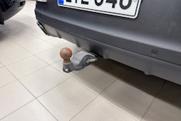 Valkoinen Porsche Cayenne 2024 kuva 20.