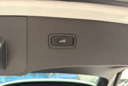 Valkoinen Porsche Cayenne 2024 kuva 21.