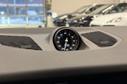 Valkoinen Porsche Cayenne 2024 kuva 24.