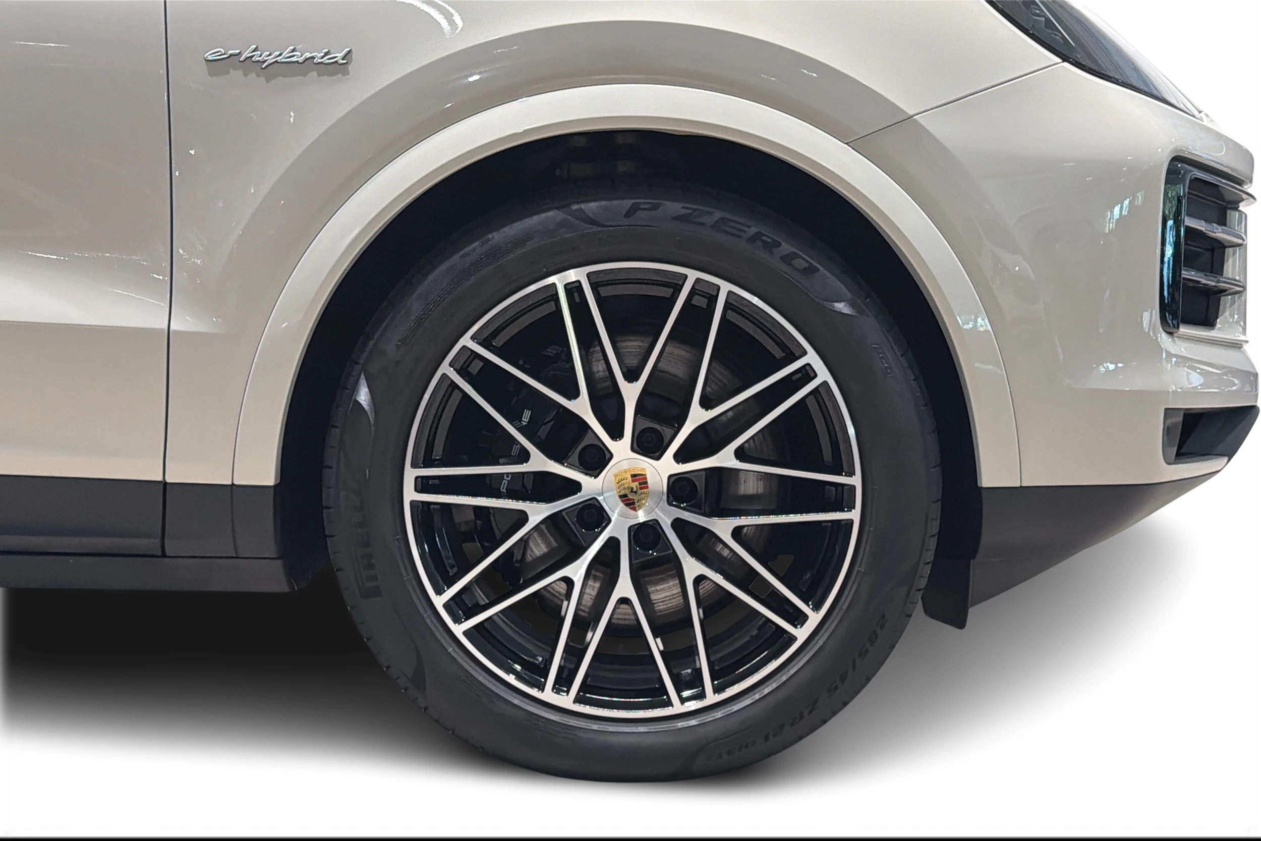Harmaa Porsche Cayenne 2024 kuva 7.