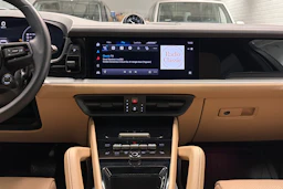 Harmaa Porsche Cayenne 2024 kuva 9.