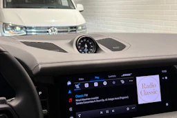 Harmaa Porsche Cayenne 2024 kuva 11.
