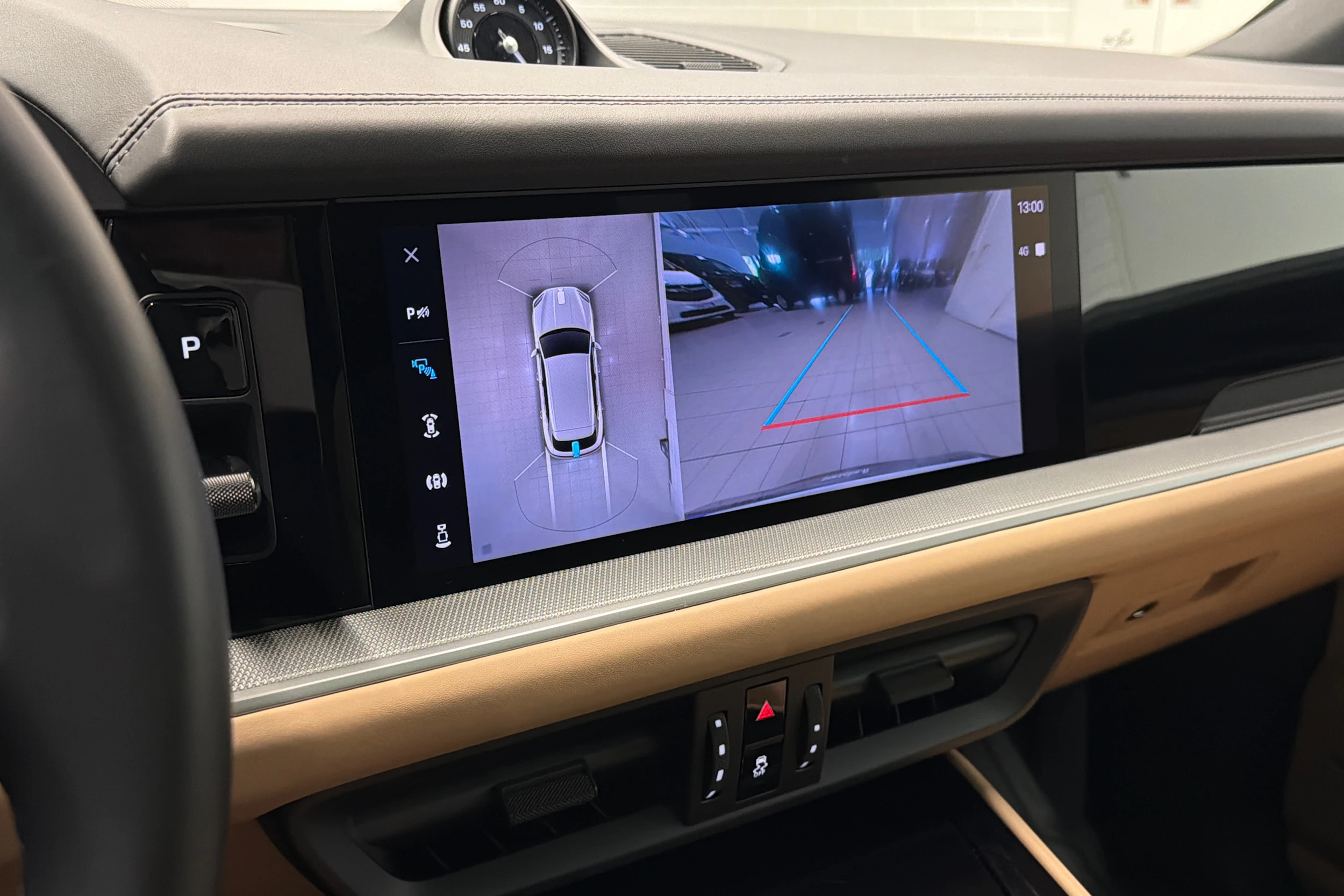 Harmaa Porsche Cayenne 2024 kuva 27.