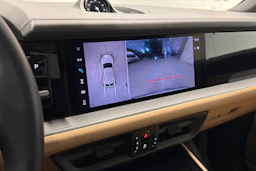 Harmaa Porsche Cayenne 2024 kuva 27.