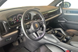 met. musta Porsche Cayenne 2024 kuva 6.