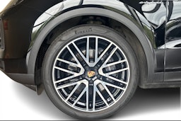 met. musta Porsche Cayenne 2024 kuva 9.