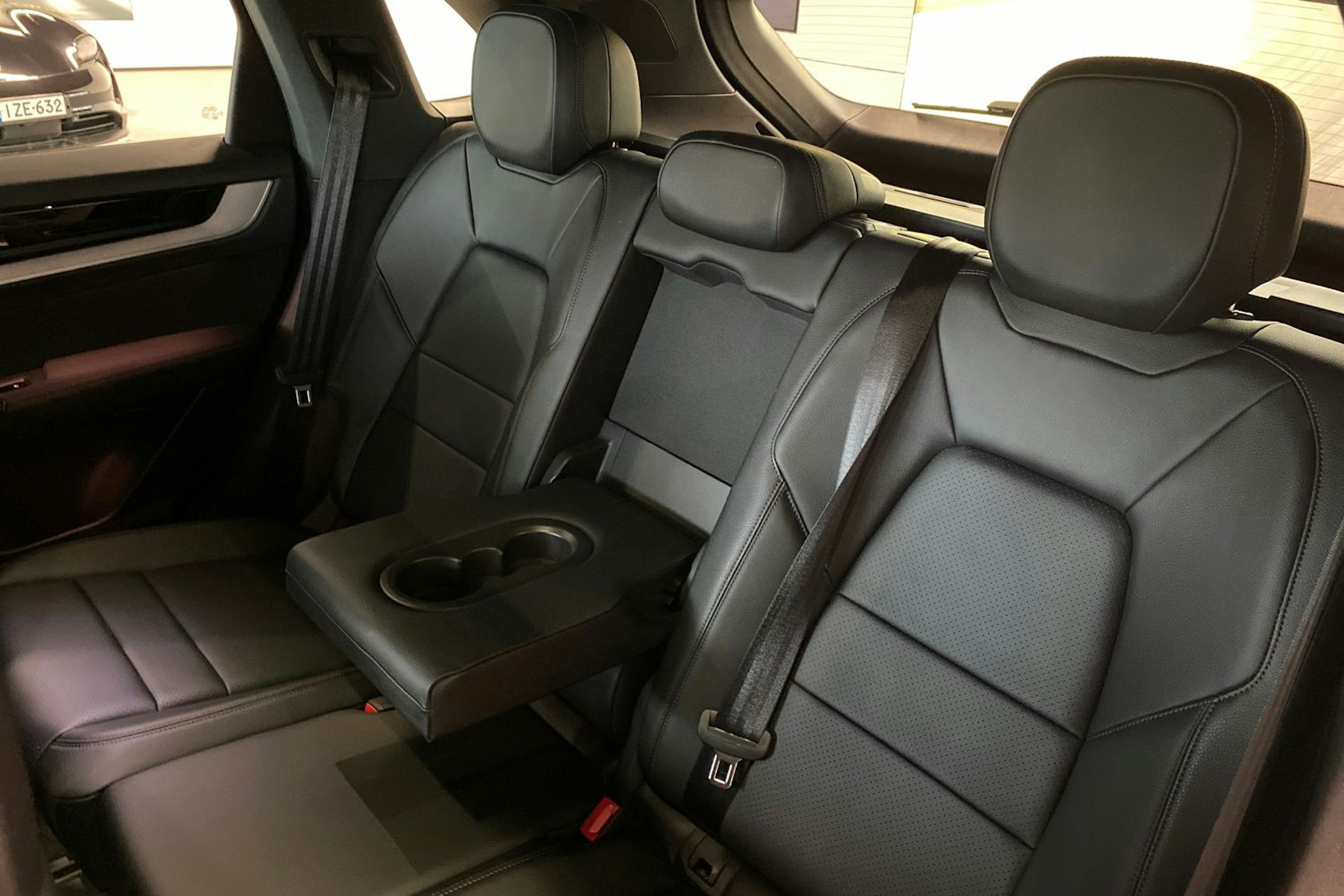 hopea Porsche Cayenne 2024 kuva 24.