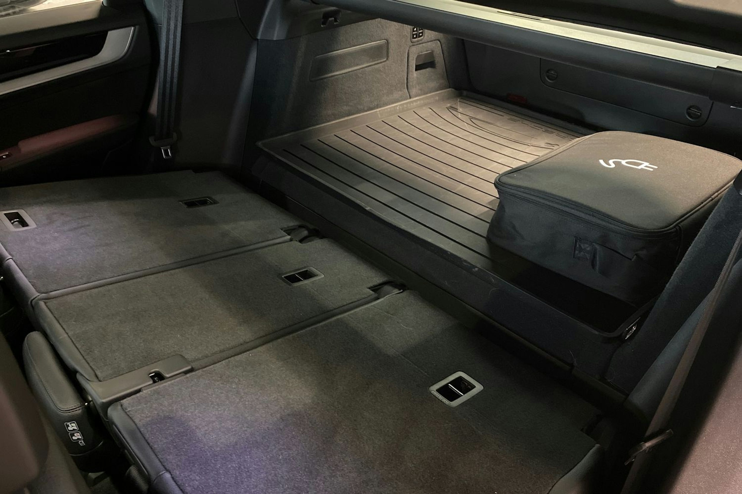 hopea Porsche Cayenne 2024 kuva 25.