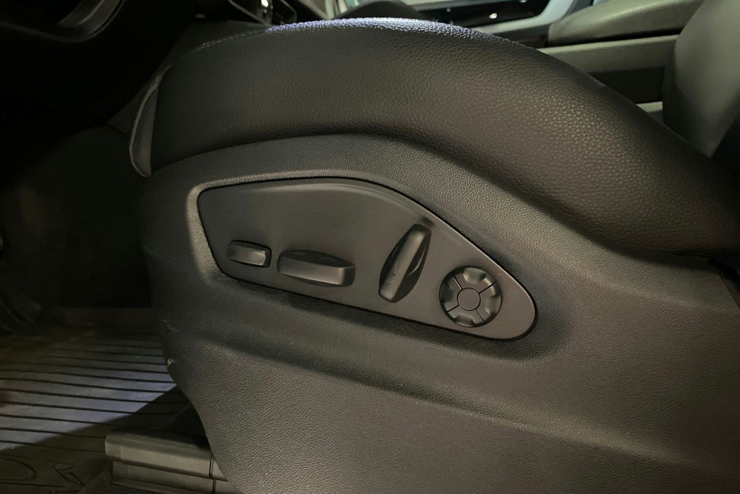 hopea Porsche Cayenne 2024 kuva 27.