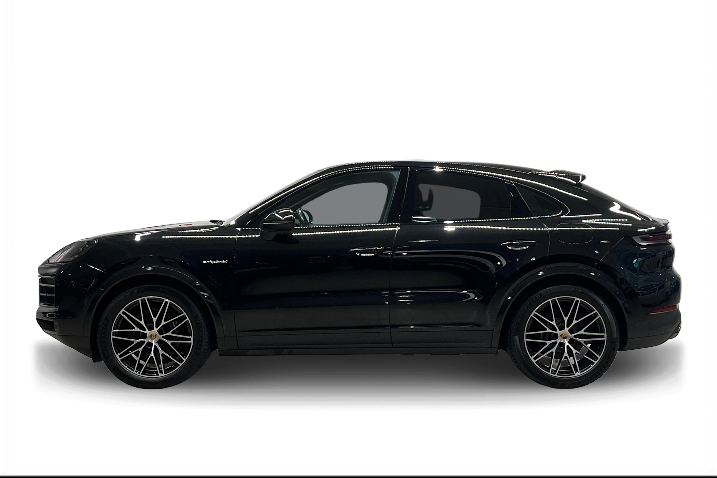 musta Porsche Cayenne 2024 kuva 5.