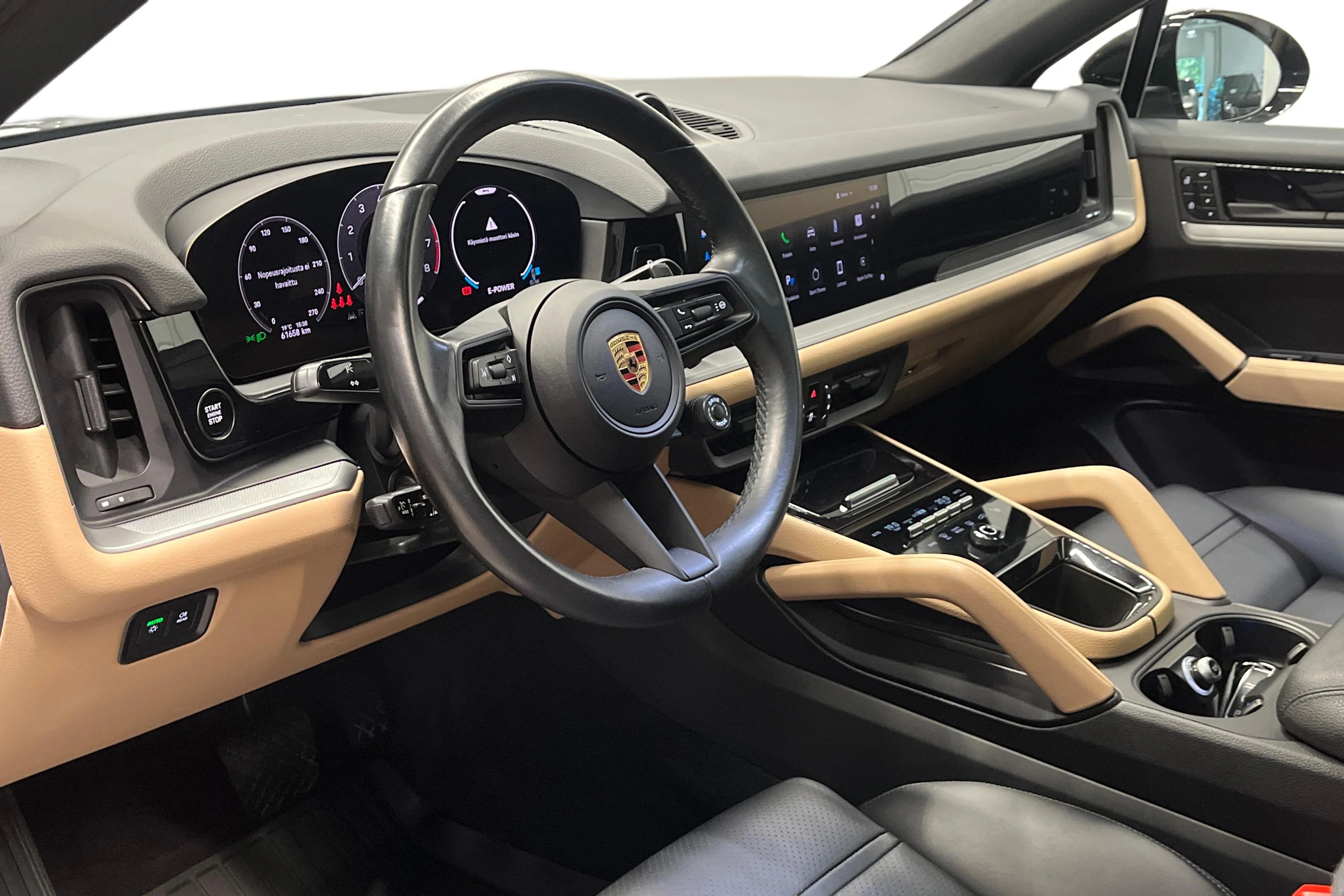 musta Porsche Cayenne 2024 kuva 6.
