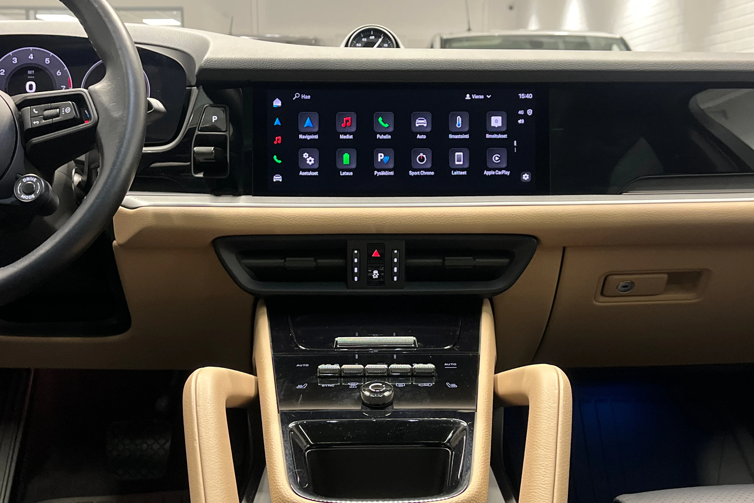 musta Porsche Cayenne 2024 kuva 9.