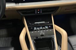 musta Porsche Cayenne 2024 kuva 10.