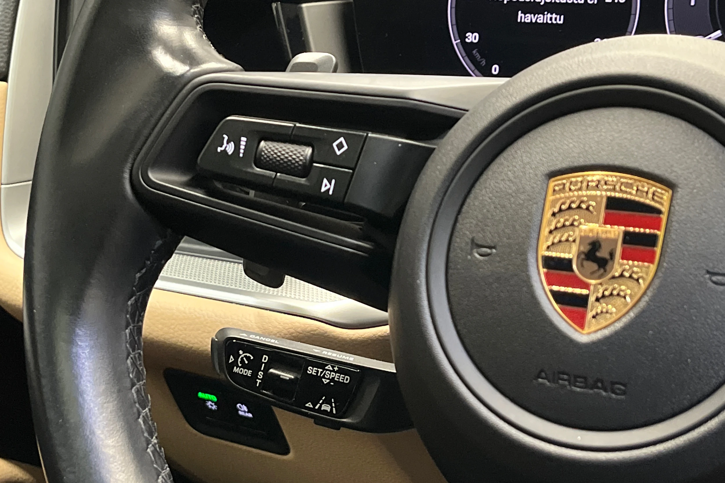 musta Porsche Cayenne 2024 kuva 13.