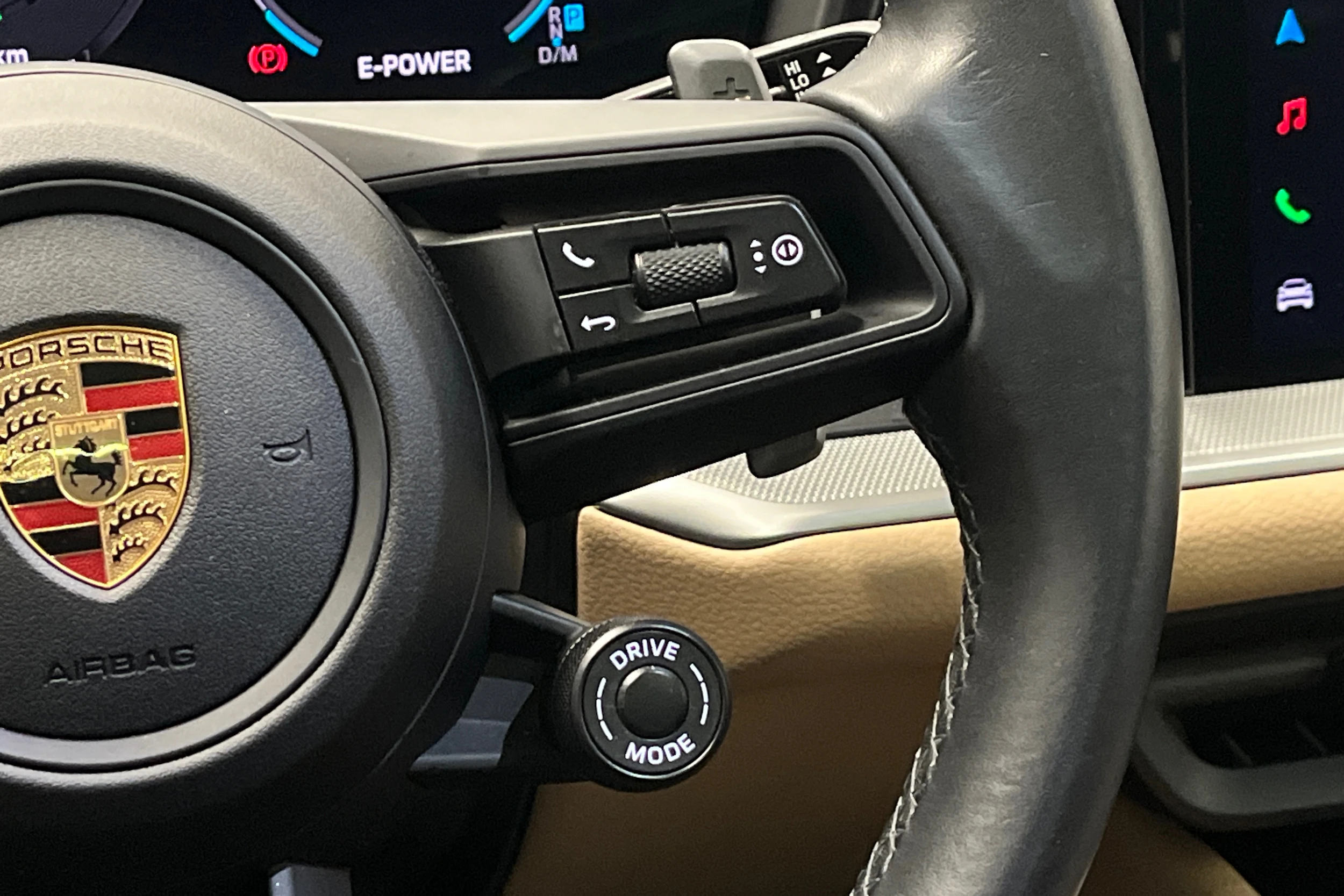 musta Porsche Cayenne 2024 kuva 14.