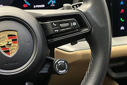 musta Porsche Cayenne 2024 kuva 14.