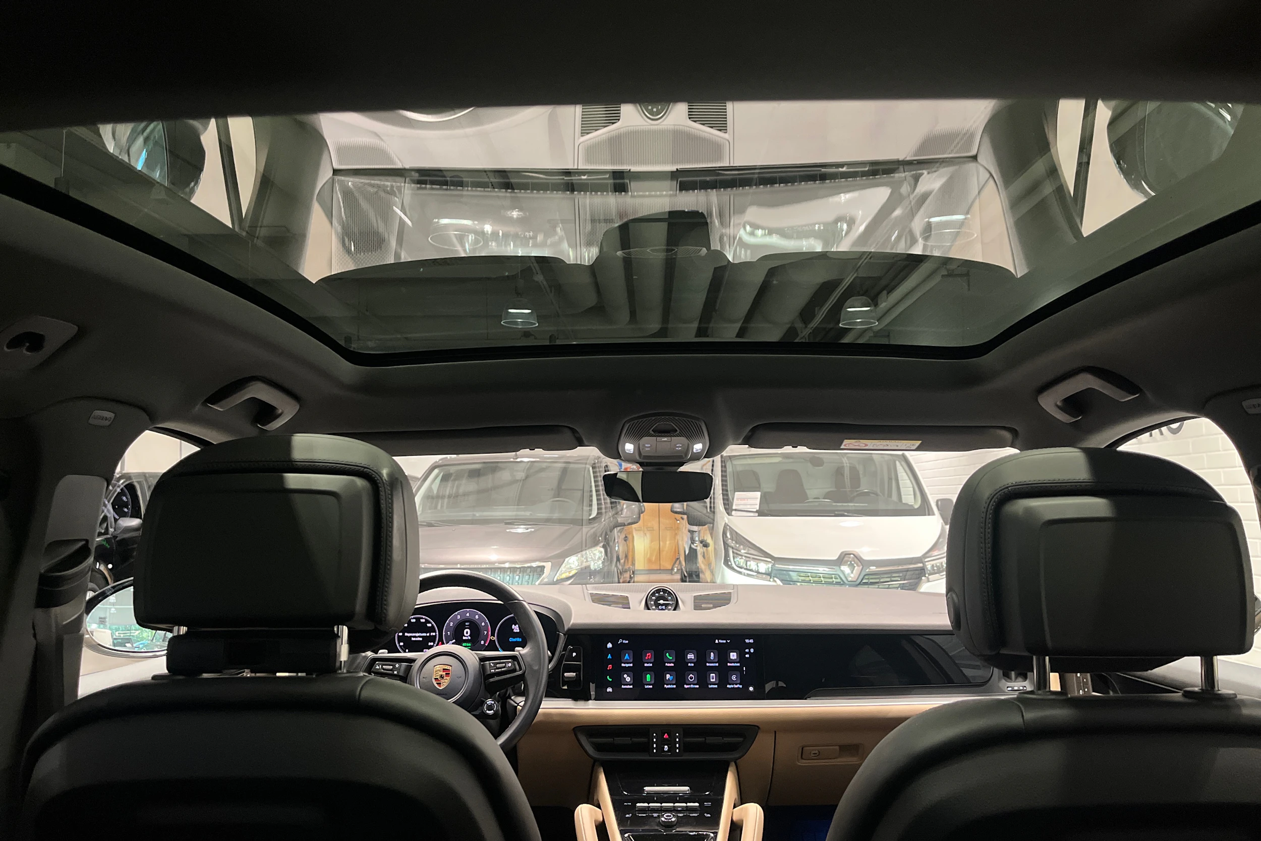 musta Porsche Cayenne 2024 kuva 24.