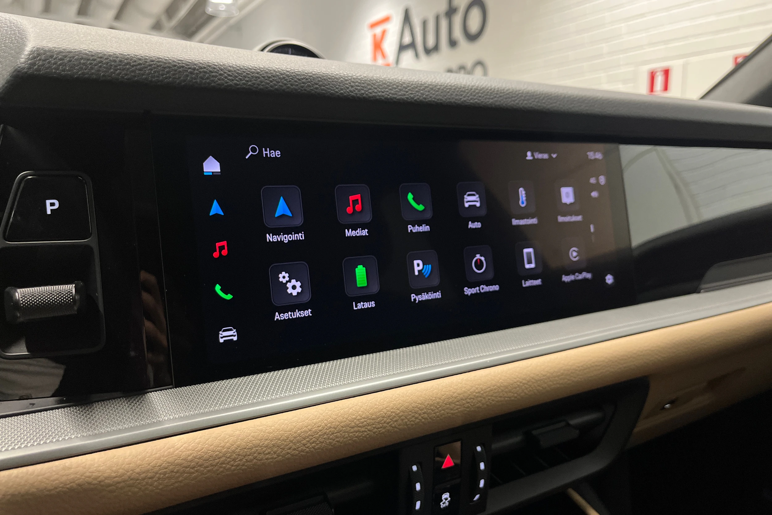 musta Porsche Cayenne 2024 kuva 27.