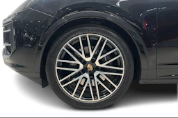 Musta Porsche Cayenne 2024 kuva 9.