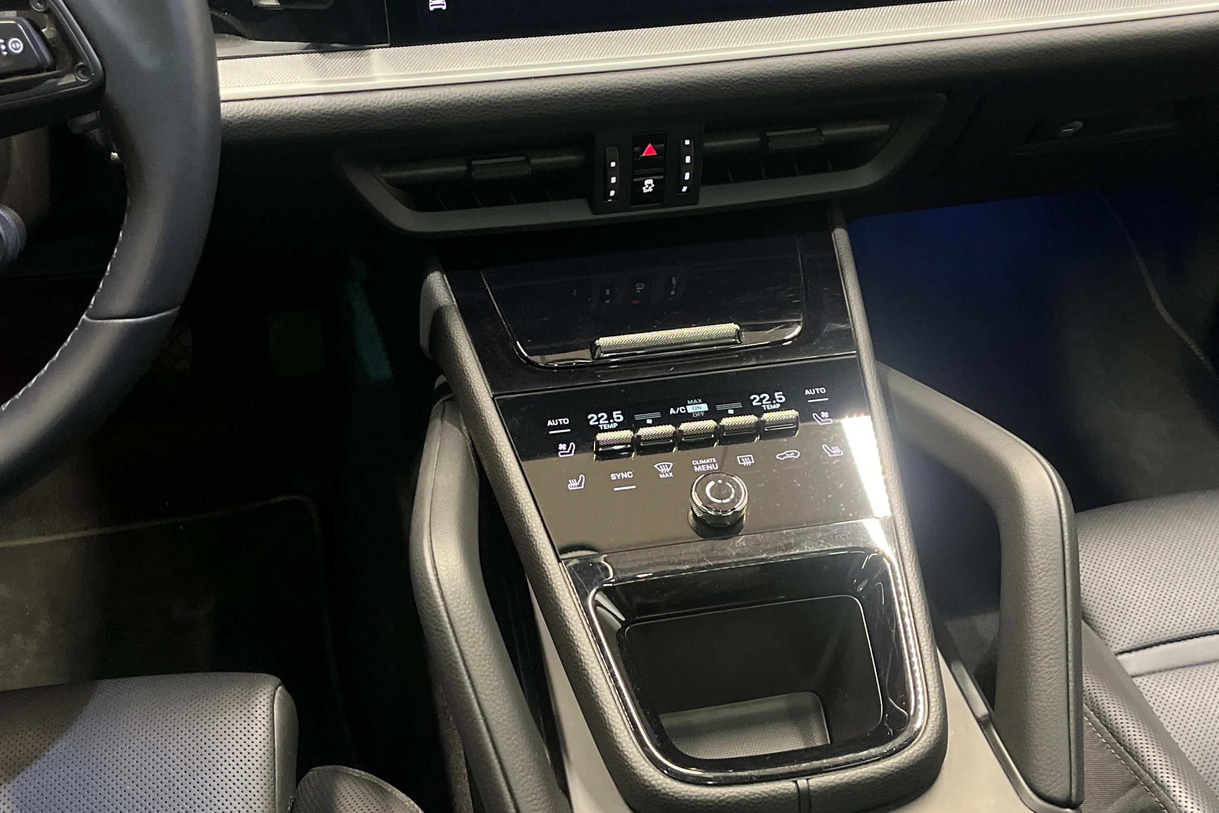 Musta Porsche Cayenne 2024 kuva 12.