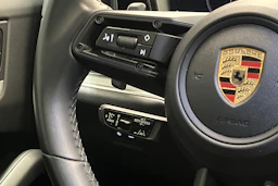 Musta Porsche Cayenne 2024 kuva 15.