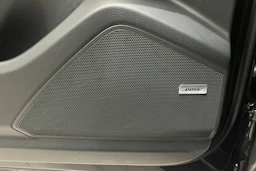 Musta Porsche Cayenne 2024 kuva 19.