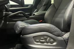 Musta Porsche Cayenne 2024 kuva 20.