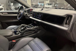 Musta Porsche Cayenne 2024 kuva 23.