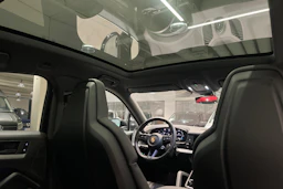 Musta Porsche Cayenne 2024 kuva 24.