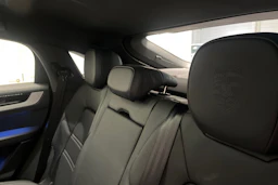 Musta Porsche Cayenne 2024 kuva 26.