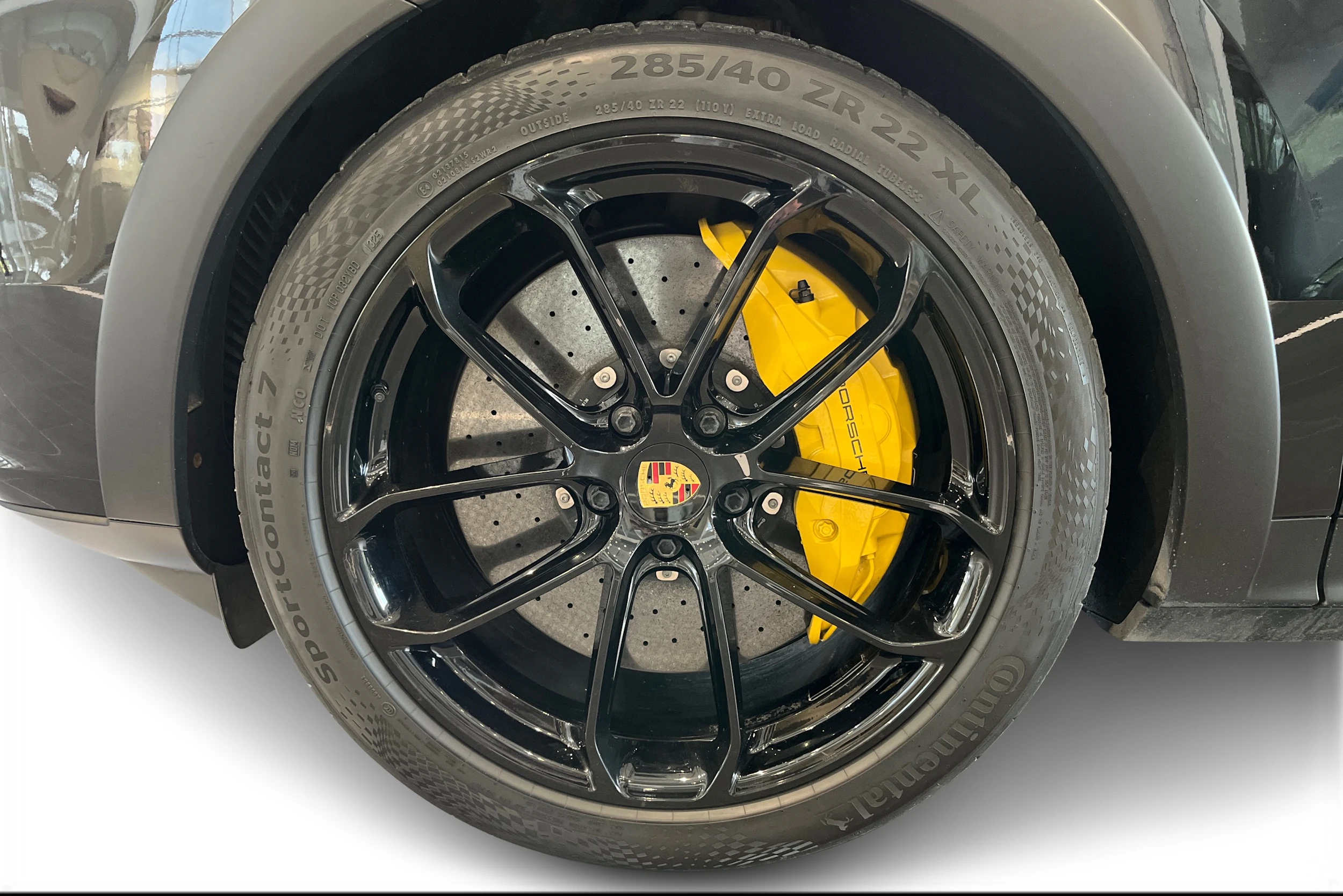 Musta Porsche Cayenne 2024 kuva 11.