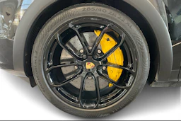Musta Porsche Cayenne 2024 kuva 11.