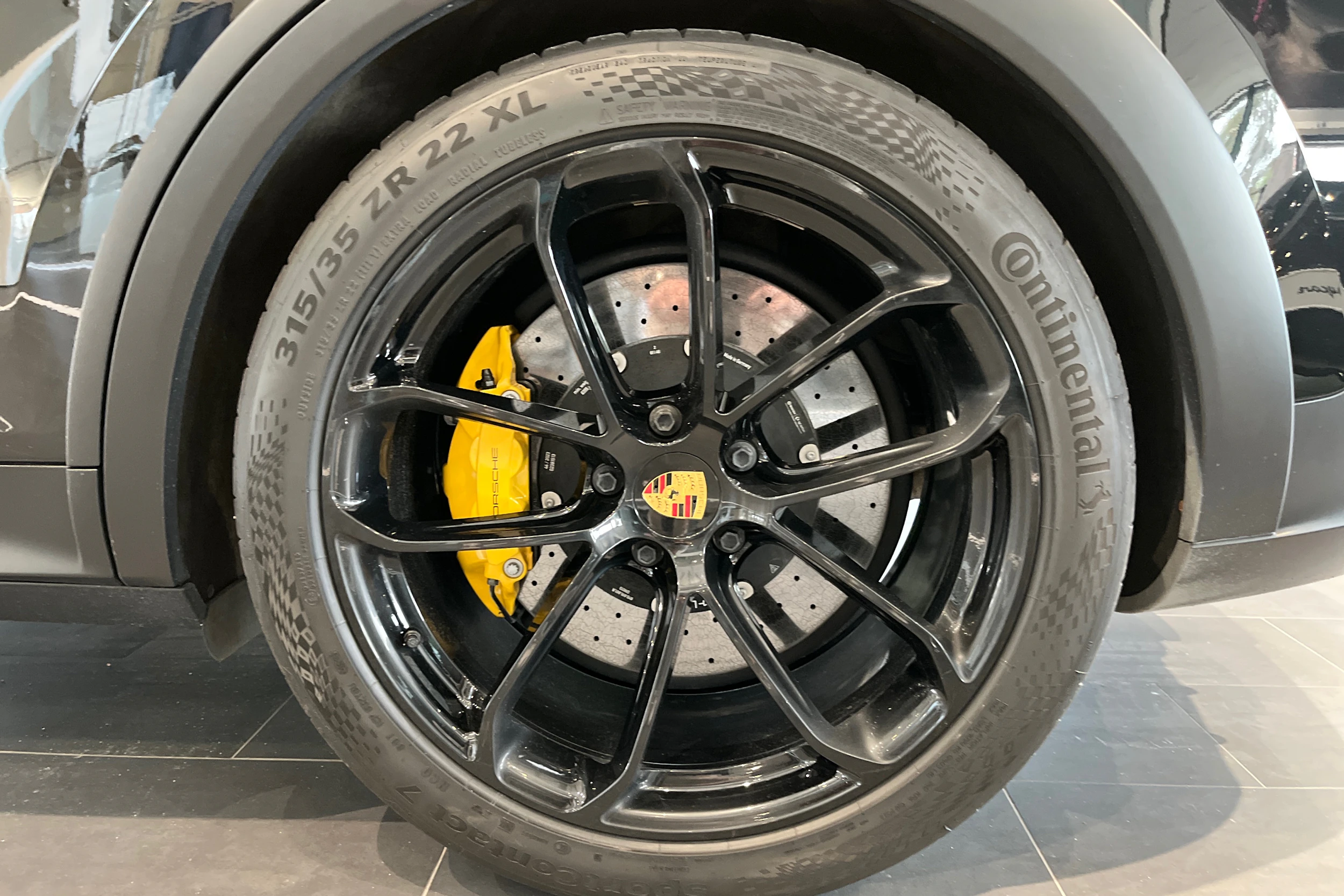 Musta Porsche Cayenne 2024 kuva 12.