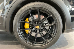Musta Porsche Cayenne 2024 kuva 12.