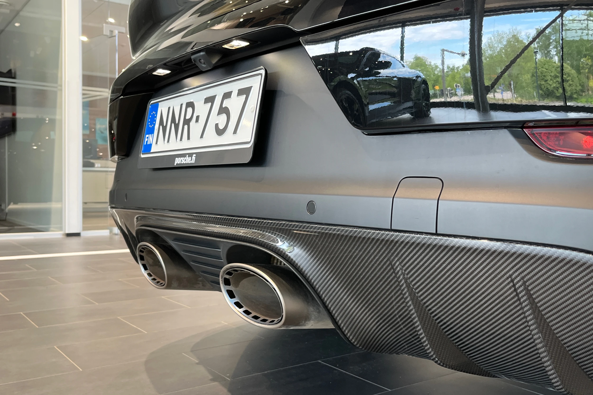 Musta Porsche Cayenne 2024 kuva 14.