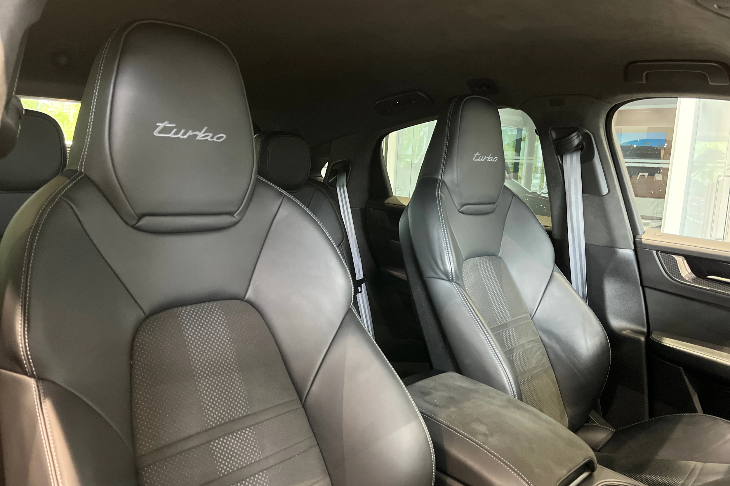 Musta Porsche Cayenne 2024 kuva 19.