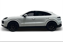 Valkoinen Porsche Cayenne 2024 kuva 5.