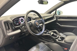 Valkoinen Porsche Cayenne 2024 kuva 6.