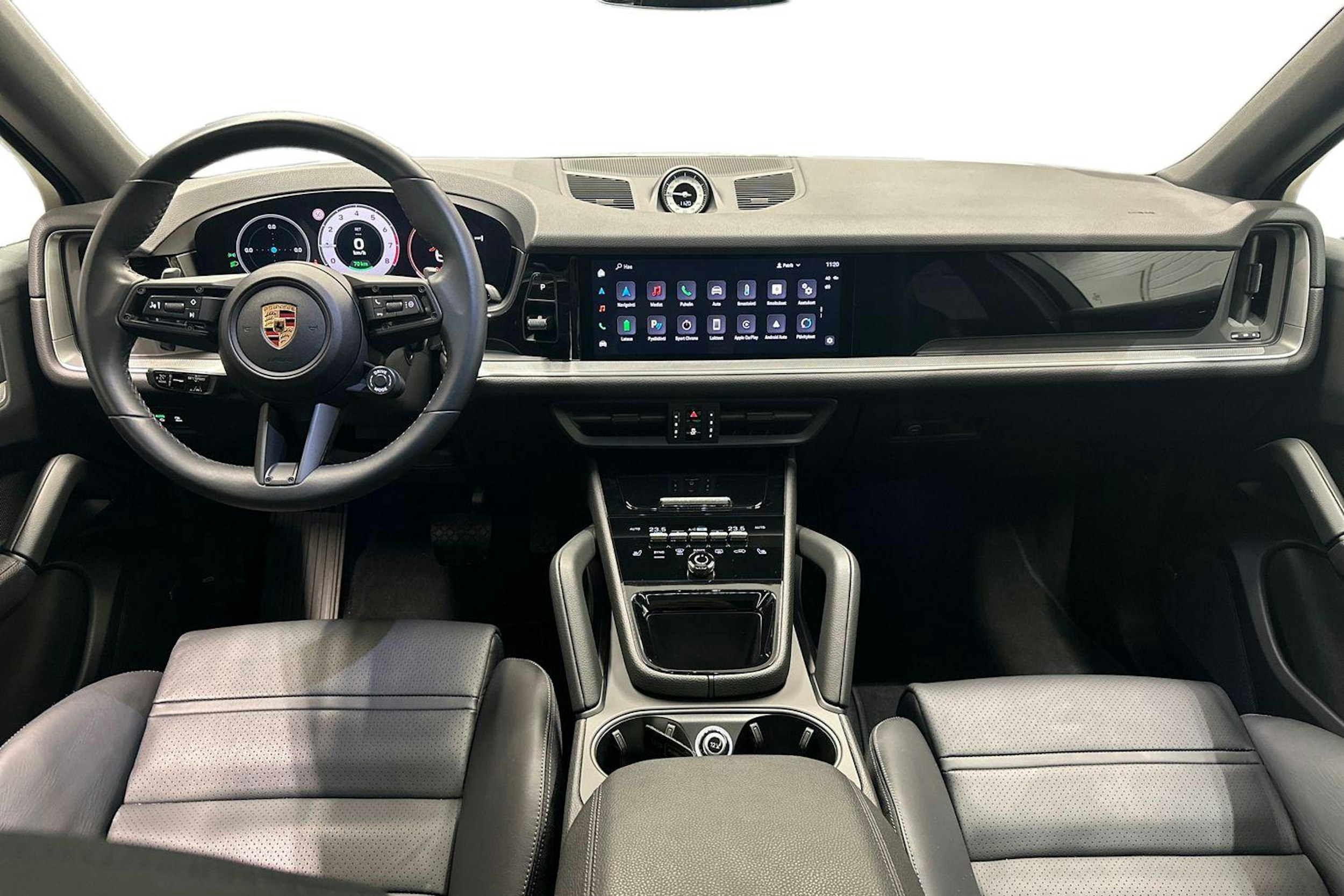 Valkoinen Porsche Cayenne 2024 kuva 7.