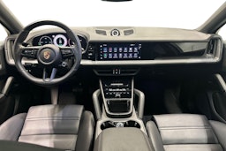 Valkoinen Porsche Cayenne 2024 kuva 7.