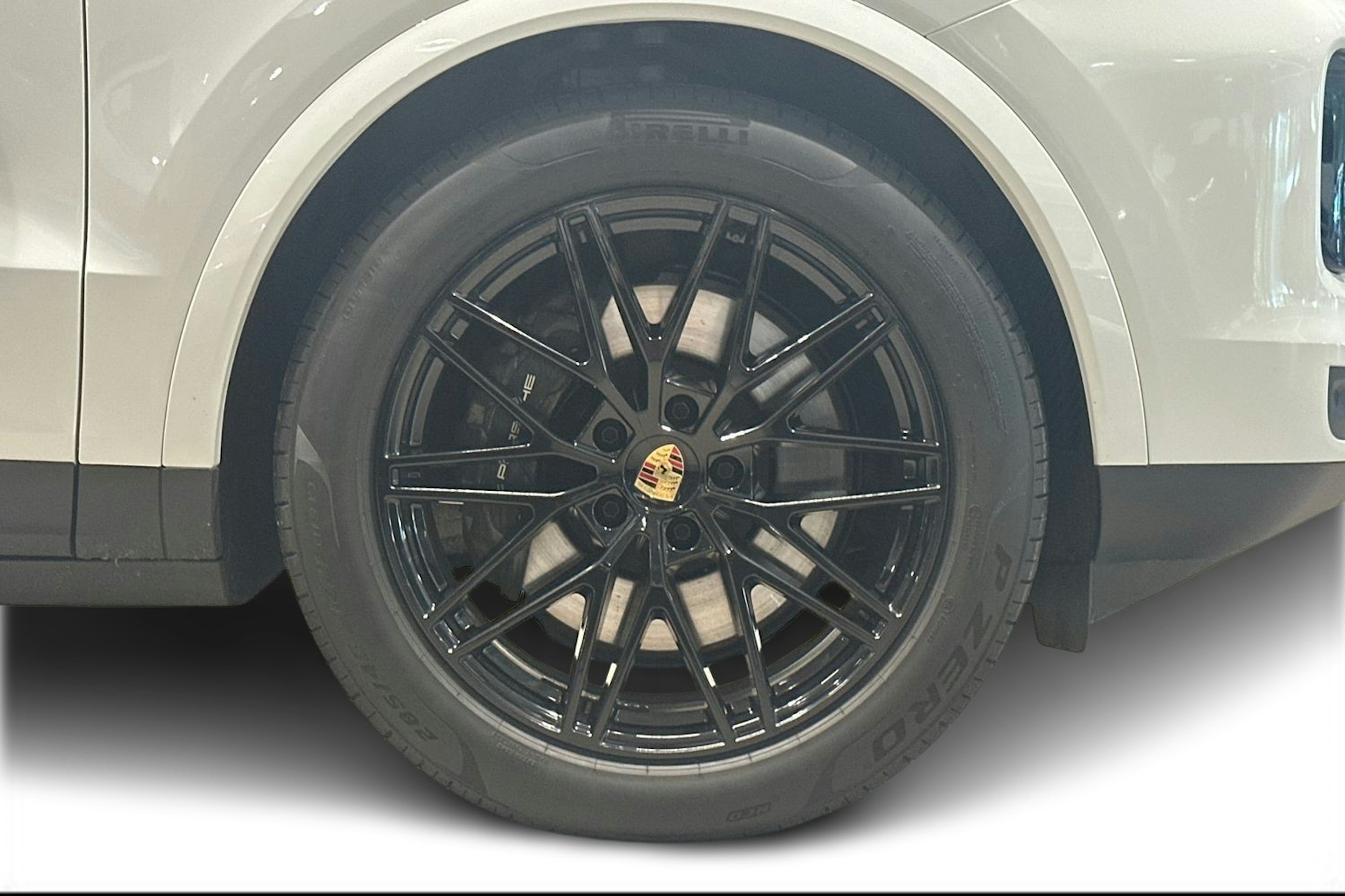 Valkoinen Porsche Cayenne 2024 kuva 9.