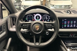 Valkoinen Porsche Cayenne 2024 kuva 10.