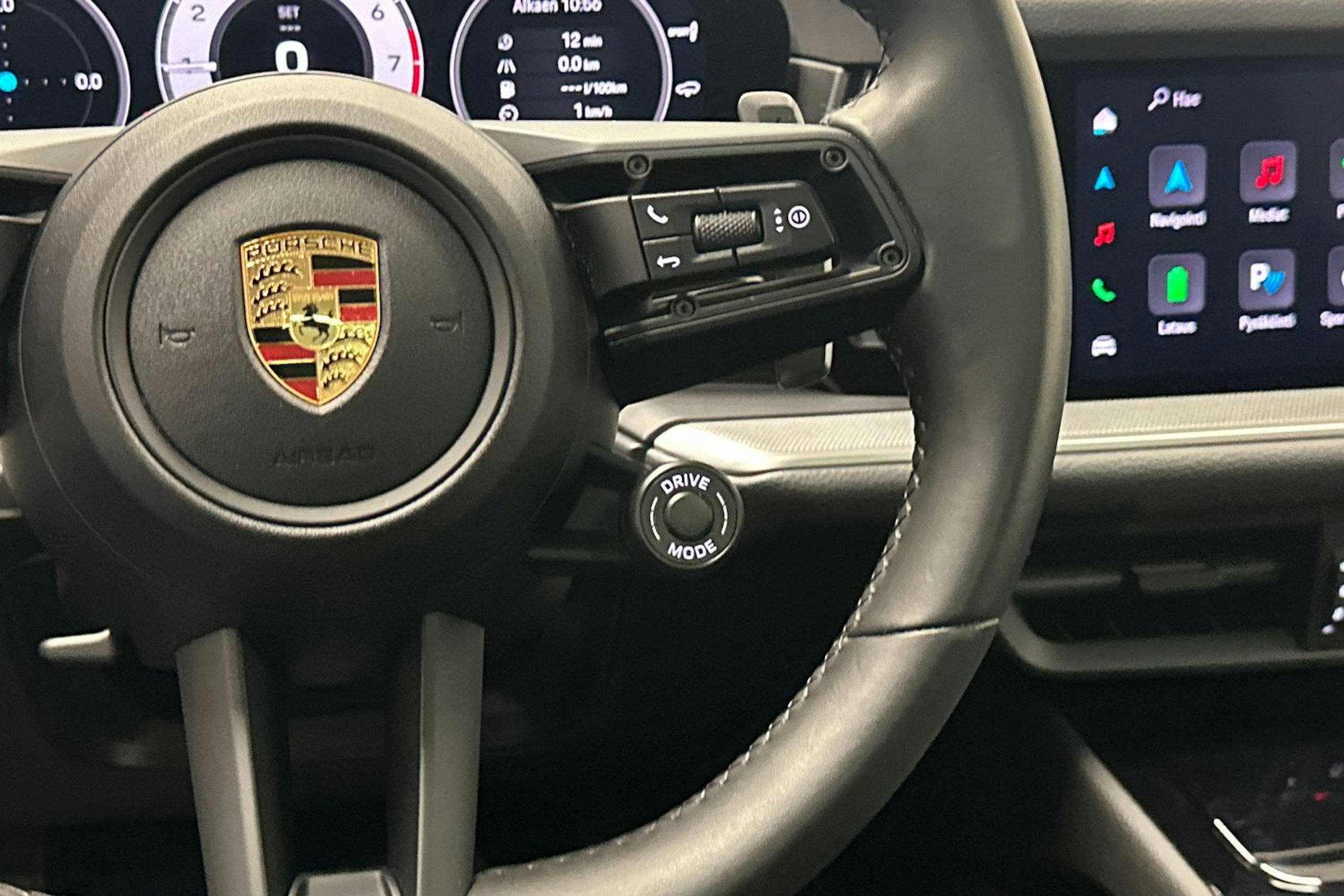 Valkoinen Porsche Cayenne 2024 kuva 11.